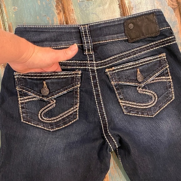 Silver Jeans Suki Skinny Low Rise Sz 27 (3/4) Dark Wash Jeans Back Flap Pockets - Picture 15 of 16